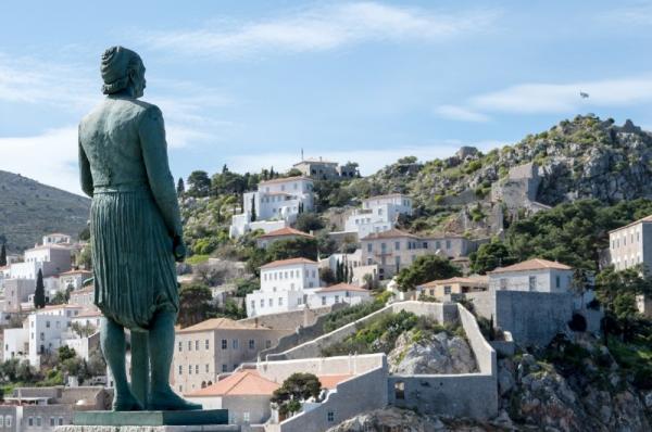 Η Ύδρα  στο "Πρώτο θέμα". Με λιτές αλλά περιεκτικές εκδηλώσεις τα «Μιαούλεια» φέτος