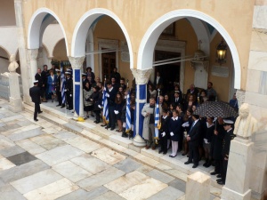 Με κάθε επισημότητα, παρά τη βροχή, ο εορτασμός της 25ης Μαρτίου