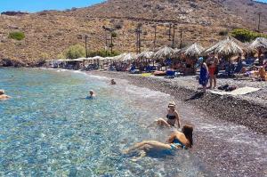 Εντός των επιτρεπτών ορίων ασφαλείας όλες οι παραλίες του λεκανοπεδίου Αττικής