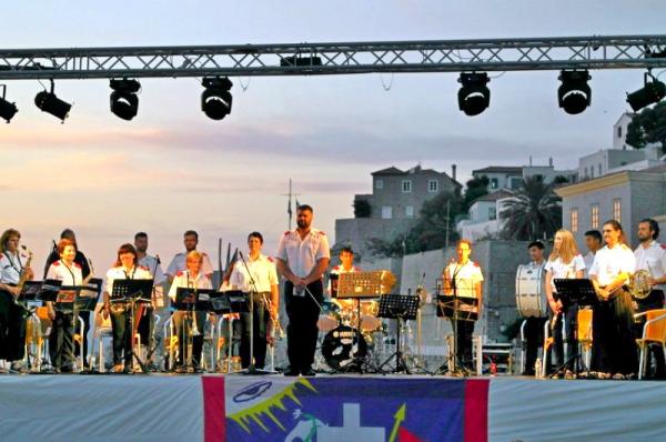 Πλημμύρισε με νότες το λιμάνι από το μουσικό τμήμα της ΚΕΔΥ και τον Μουσικό Σύλλογο Ύδρας