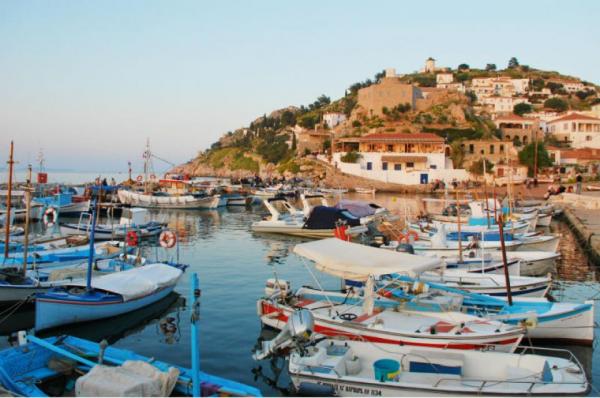 Σε καλό δρόμο το έργο της επισκευής του Αλιευτικού Καταφυγίου στο Καμίνι