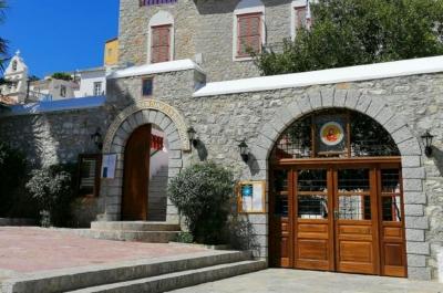 Την Παρασκευή  29 Απριλίου, γιορτάζει το παρεκκλήσι της Ζωοδόχου Πηγής του Κουλούρειου Νοσοκομείου