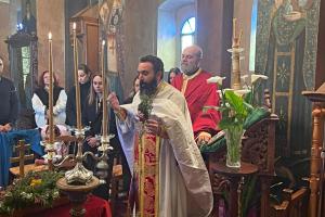 Ο Πρωτοσύγκελλος  της Ι. Μητρόπολης Αρχιμ. Νεκτάριος Δαρδανός στην Κυριακή της Σταυροπροσκύνησης της Παχείας Ράχης